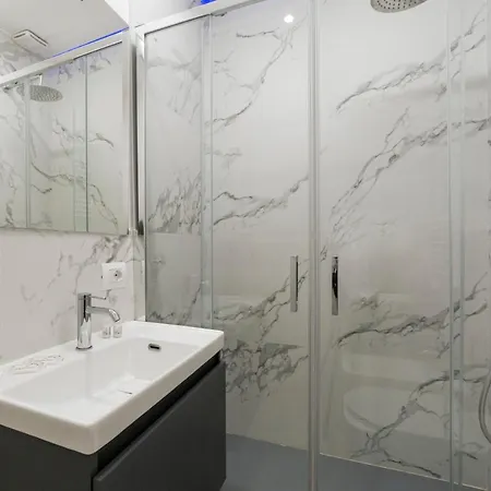 Brand New Apts Lima M1 דירה *