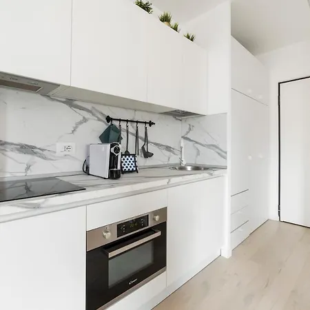 Brand New Apts Lima M1 דירה *